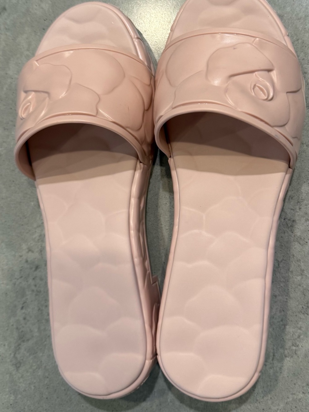 Valentino Garavani Rose Quartz Pool Slides